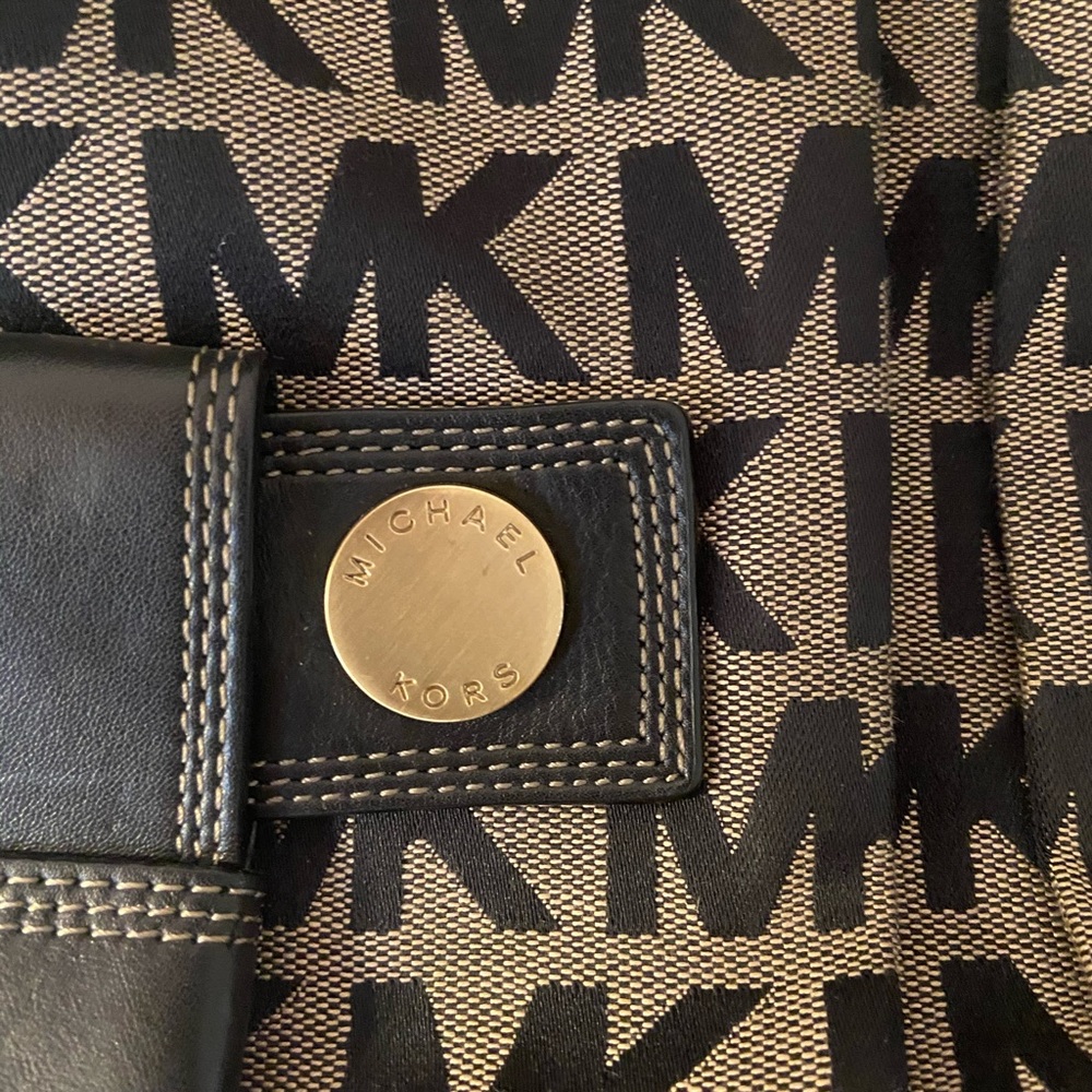 Micheal Kors Vintage Bag - Picture 3 of 5